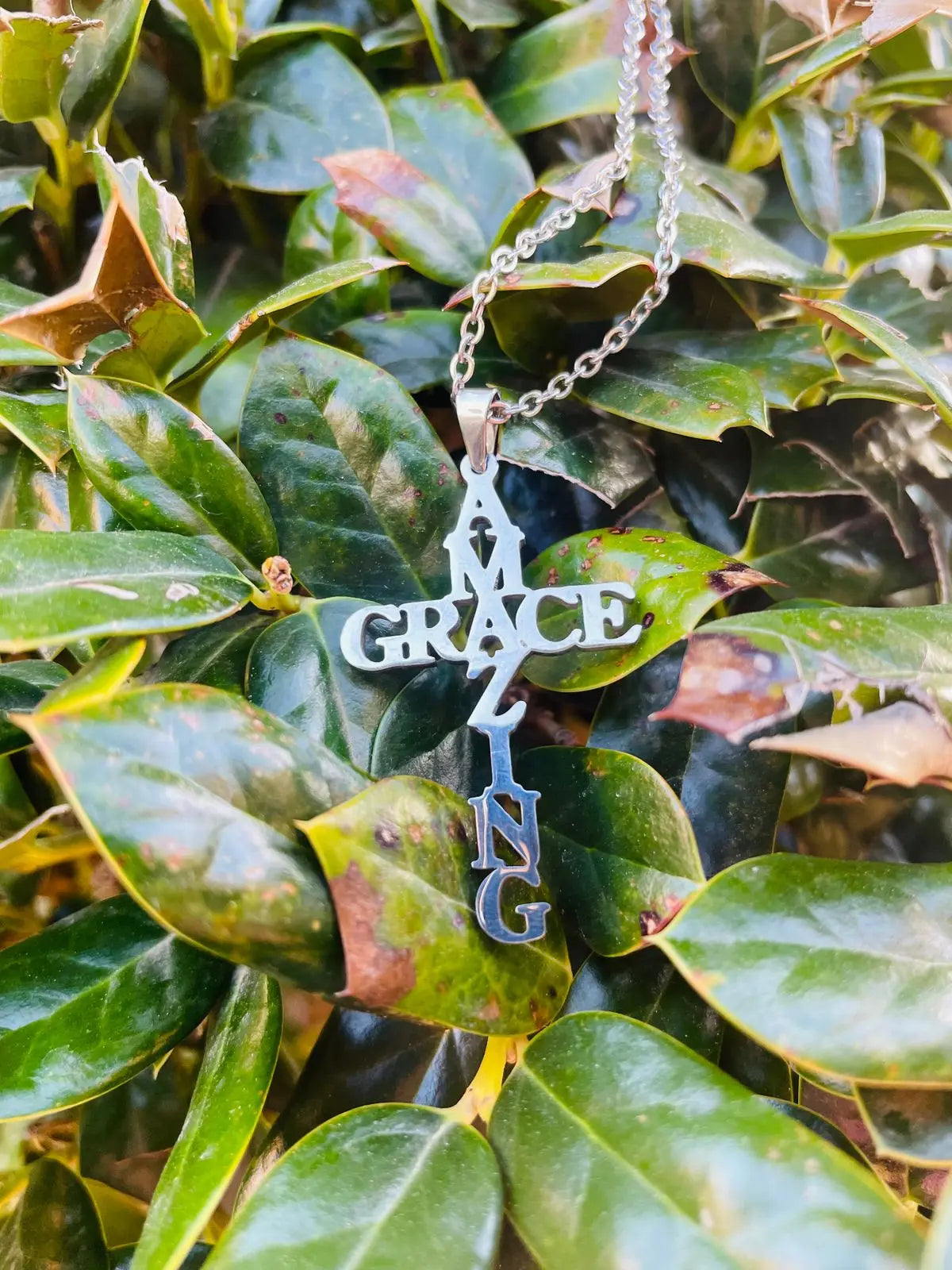 Collier “Amazing Grace” – Croix Acier Inoxydable | Bijou Chrétien Symbolique Hope & Light Girlz