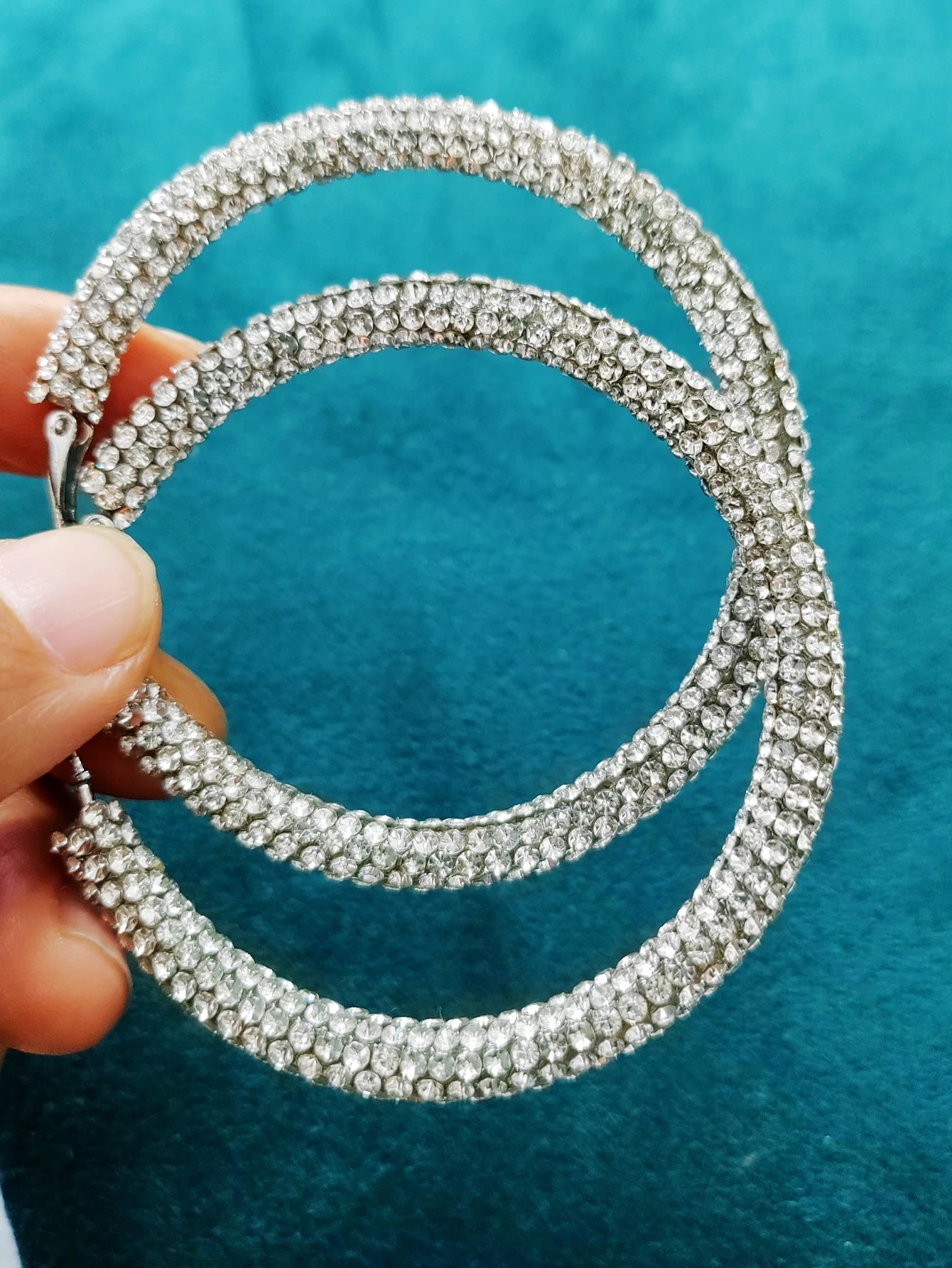 Grandes créoles en cristaux scintillants – Brille de ta lumière divine | Hope & Light Girlz