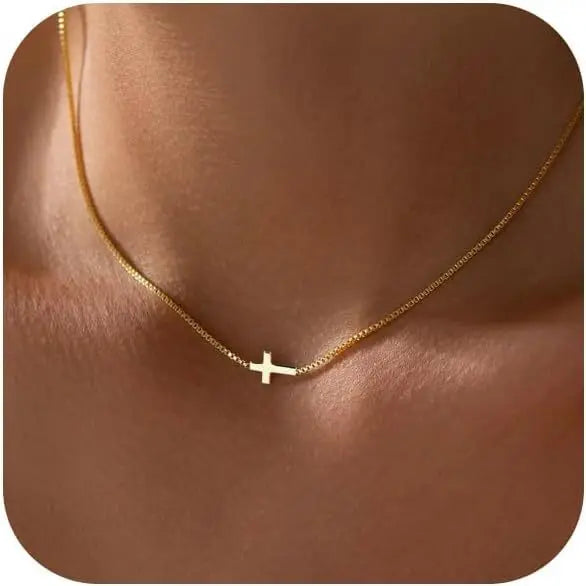 Collier Croix Fine Horizontale – Minimaliste & Élégant | Acier inoxydable doré ou argenté | Hope & Light Girlz