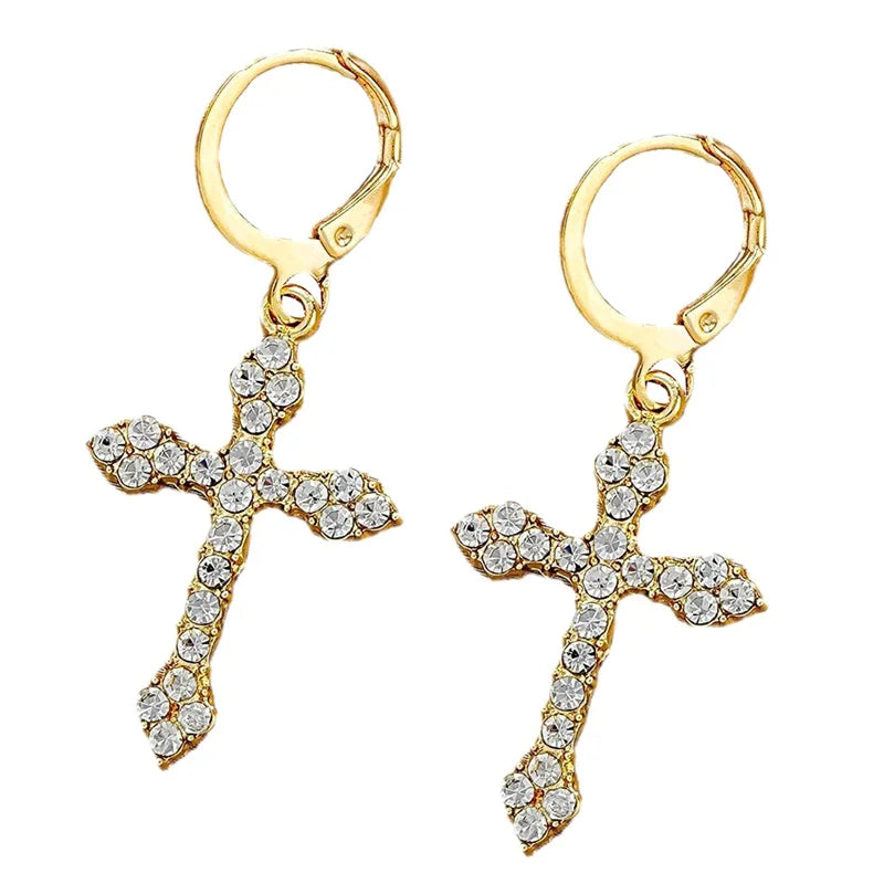 Boucles d’oreilles croisées en zircon – Élégance et lumière divine