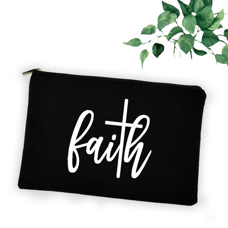 Trousse chrétienne “Faith Hope Love” – Pochette maquillage, stylos ou accessoires – Design croix et message de foi