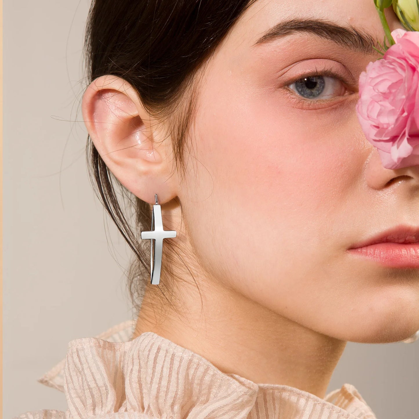 Boucles d’oreilles croix minimalistes en acier inoxydable – Foi et élégance moderne | Hope & Light Girlz