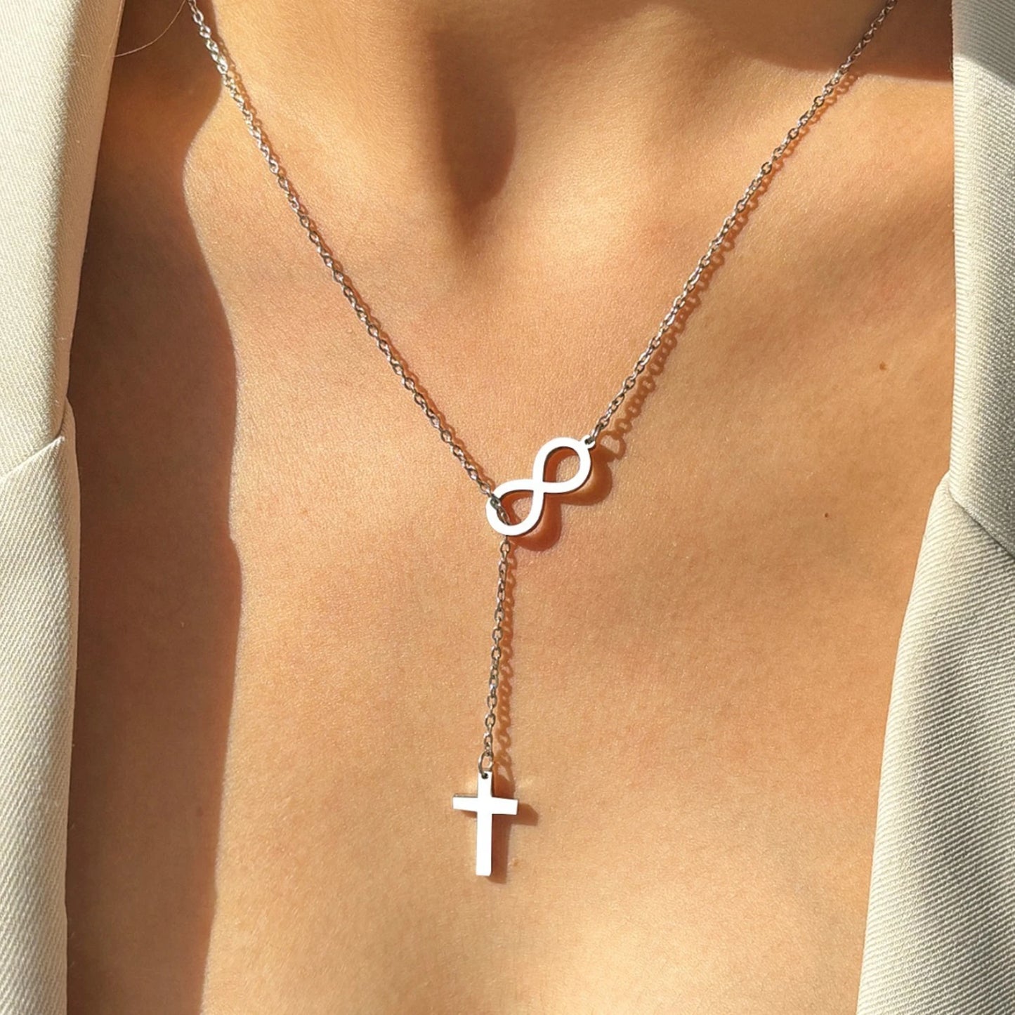 Collier Croix & Infini – Amour éternel de Dieu | Acier inoxydable doré ou argenté | Hope & Light Girlz