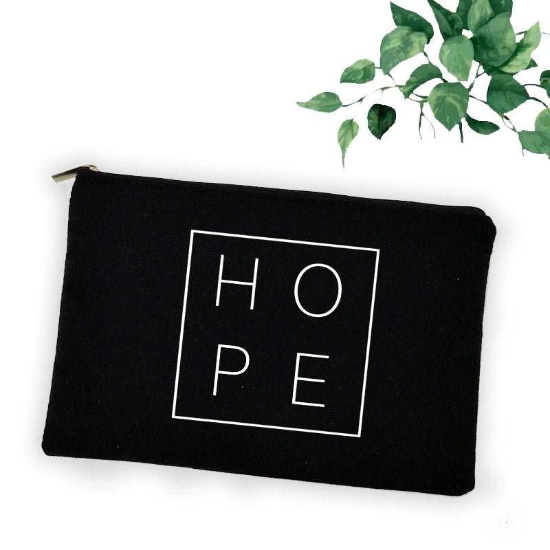 Trousse chrétienne “Faith Hope Love” – Pochette maquillage, stylos ou accessoires – Design croix et message de foi