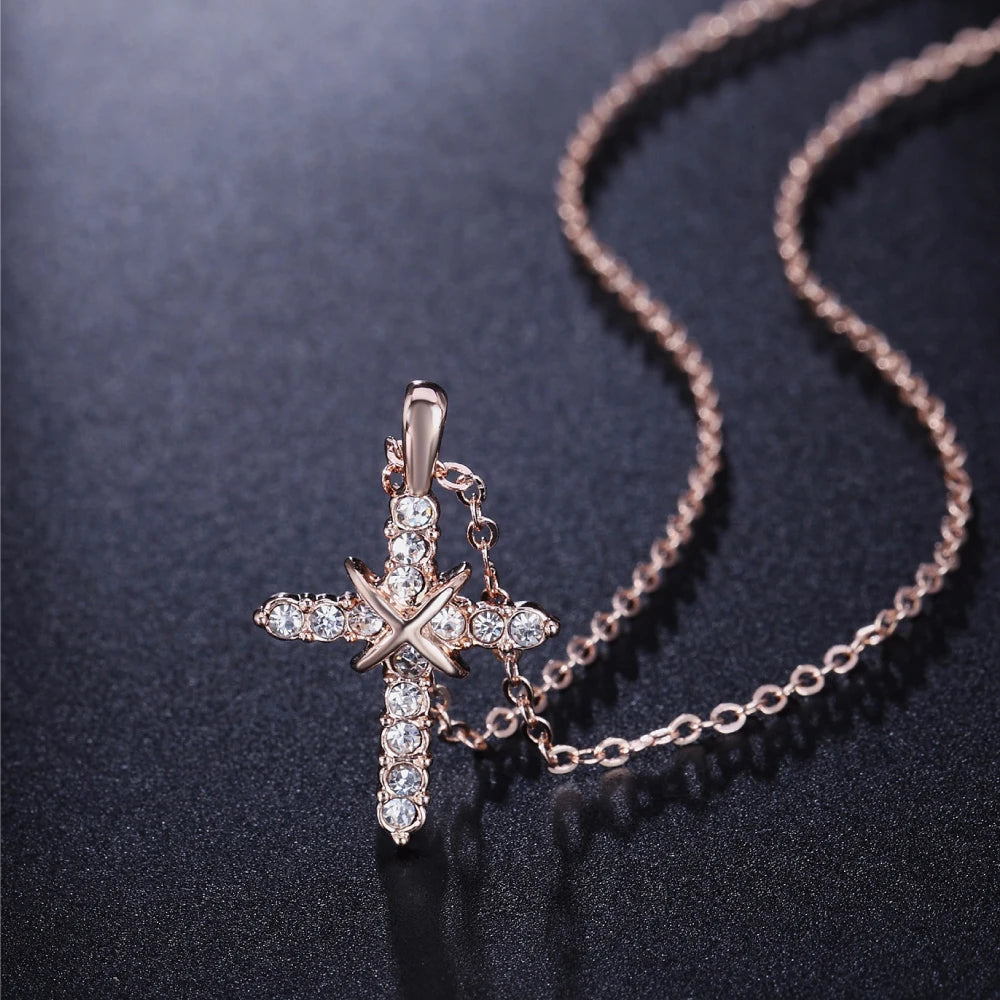 ✨ Collier Croix Cristaux – Plaqué Or Rose ou Argent | Bijou Chrétien Élégant Femme
