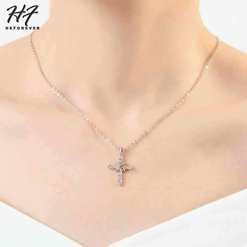 ✨ Collier Croix Cristaux – Plaqué Or Rose ou Argent | Bijou Chrétien Élégant Femme