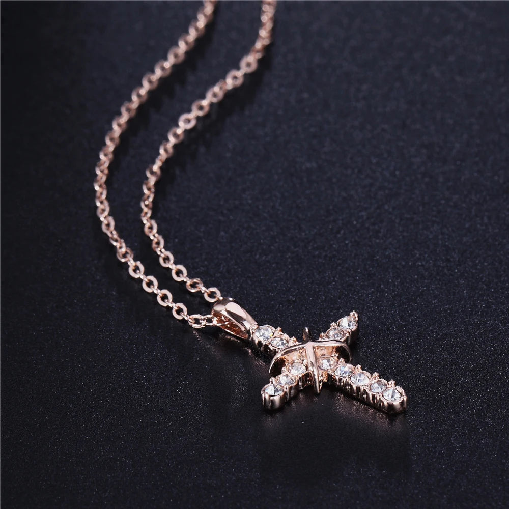 ✨ Collier Croix Cristaux – Plaqué Or Rose ou Argent | Bijou Chrétien Élégant Femme