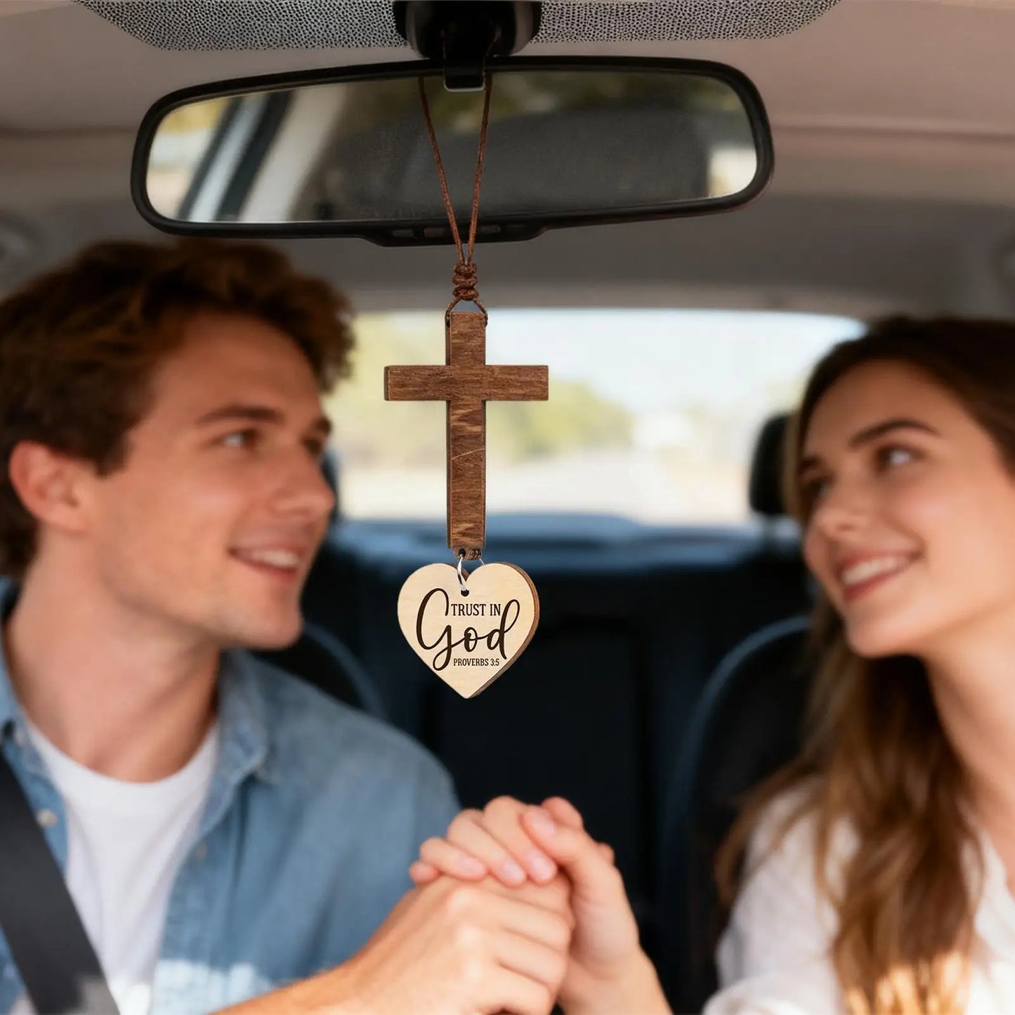 Suspension voiture chrétienne, croix voiture, trust in God, protection, foi, cadeau chrétien