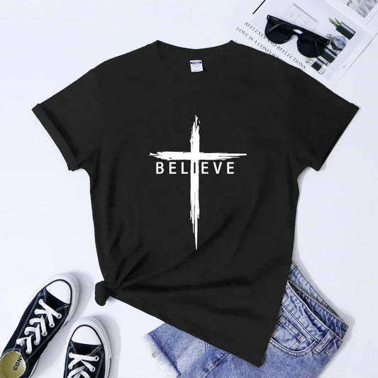 T-shirt chrétien femme « Believe » – Croix minimaliste noir & blanc | Hope & Light Girlz