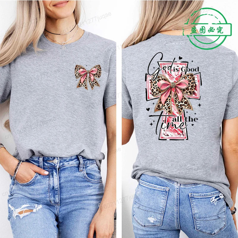 T-shirt chrétien femme “God is Good All the Time” – Croix rose & léopard – 8 coloris – XS à 4XL – Mode foi féminine