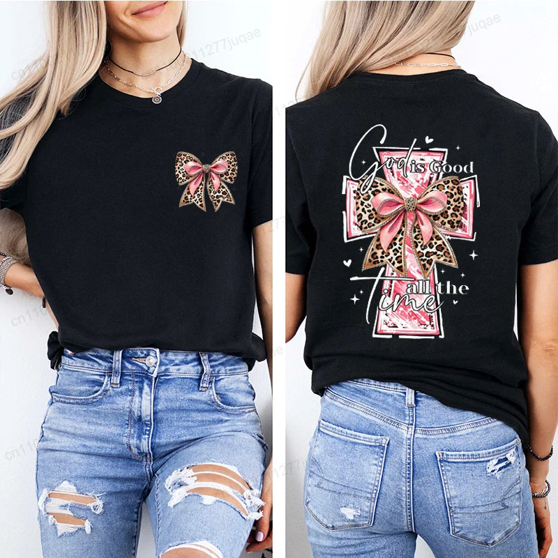 T-shirt chrétien femme “God is Good All the Time” – Croix rose & léopard – 8 coloris – XS à 4XL – Mode foi féminine