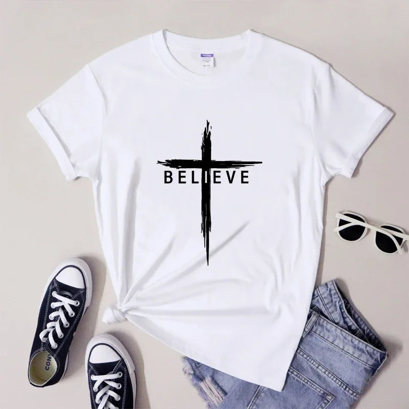 T-shirt chrétien femme « Believe » – Croix minimaliste noir & blanc | Hope & Light Girlz