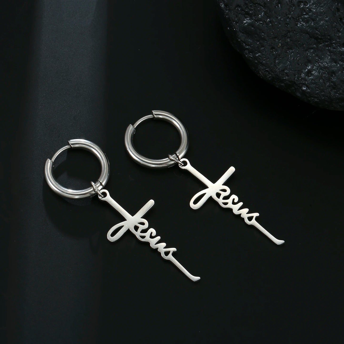Boucles d’Oreilles Croix "Jesus" – Acier Inoxydable Or ou Argent – Bijoux Foi Femme Élégants