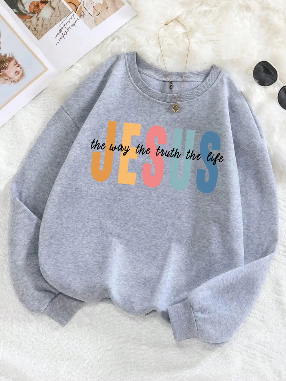 Sweat “JESUS — The Way, The Truth, The Life” – 12 Couleurs – Pull Chrétien Confort & Style