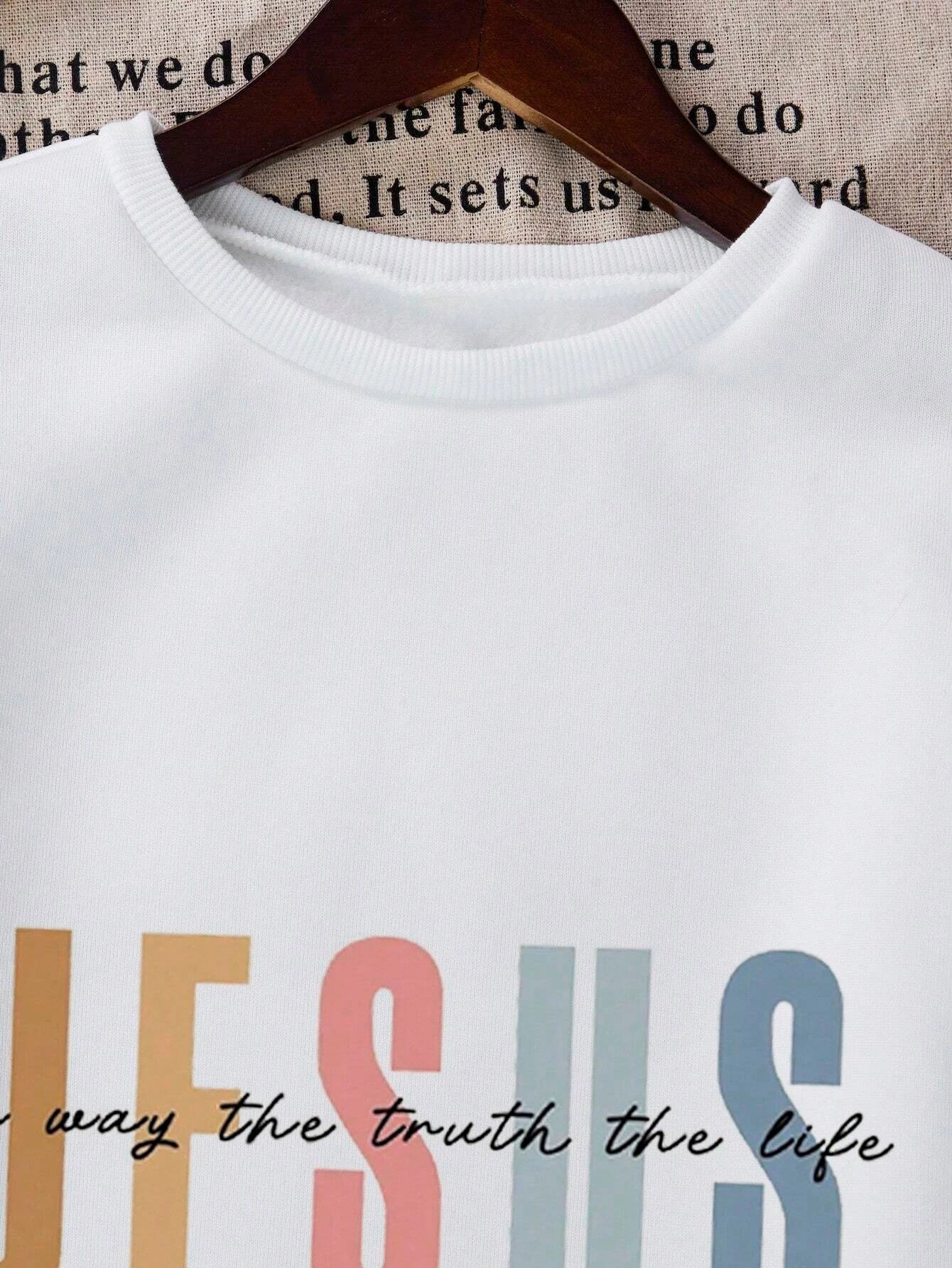 Sweat “JESUS — The Way, The Truth, The Life” – 12 Couleurs – Pull Chrétien Confort & Style