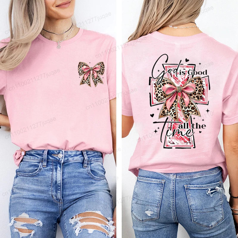 T-shirt chrétien femme “God is Good All the Time” – Croix rose & léopard – 8 coloris – XS à 4XL – Mode foi féminine