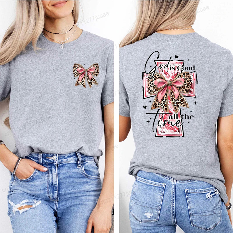 T-shirt chrétien femme “God is Good All the Time” – Croix rose & léopard – 8 coloris – XS à 4XL – Mode foi féminine