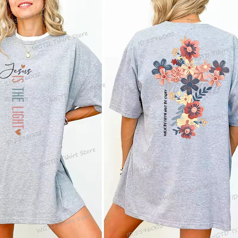 🌸Tee-shirt Chrétien Femme “Jesus Is The Light” – Croix Florale Dos – T-Shirt Biblique Inspirant – 12 Coloris