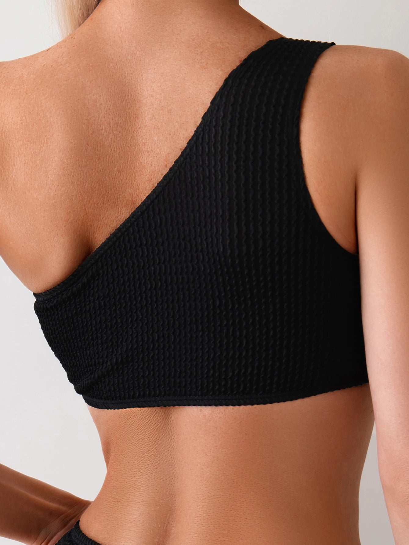 Bikini asymétrique femme une épaule – Maillot de bain texturé tendance | Hope, Light & Sun