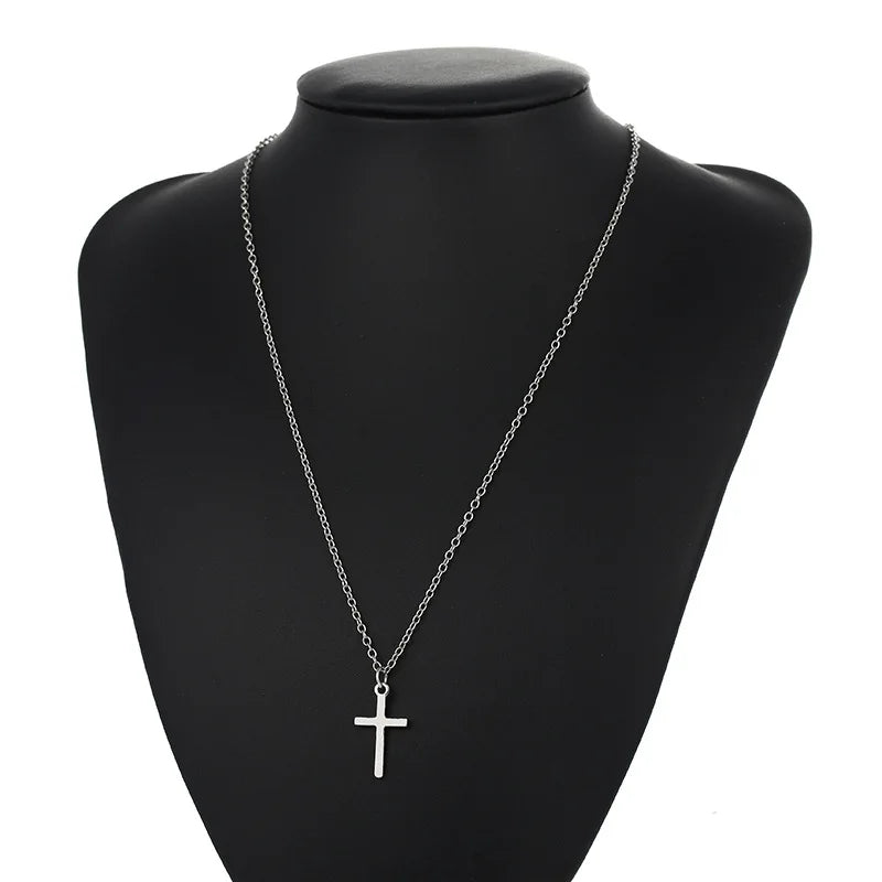 🏷️Collier Croix Minimaliste Unisexe – Pendentif Croix Acier Style Moderne (Or & Argent) Collier chrétien tendance homme & femme – bijou foi discret