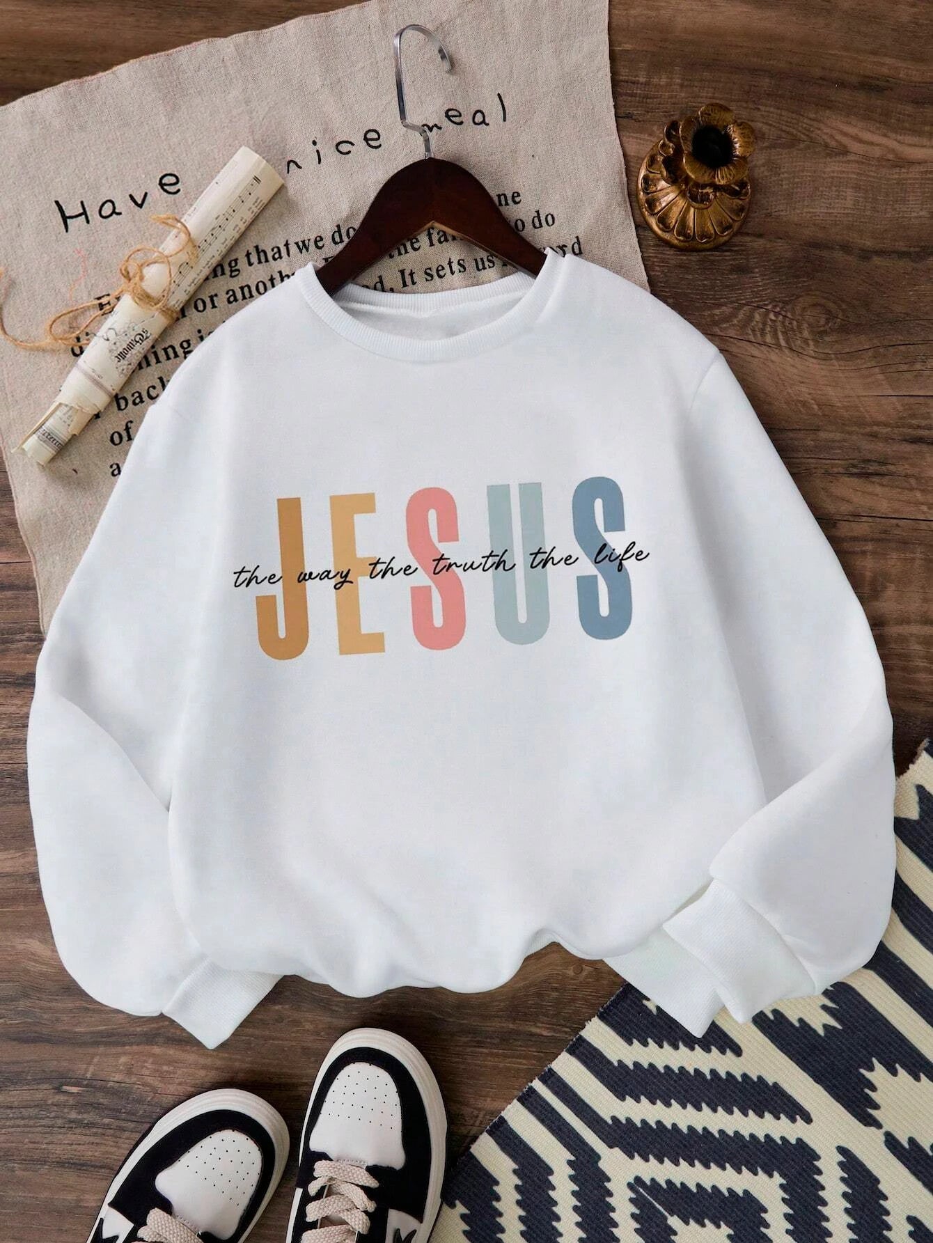 Sweat “JESUS — The Way, The Truth, The Life” – 12 Couleurs – Pull Chrétien Confort & Style