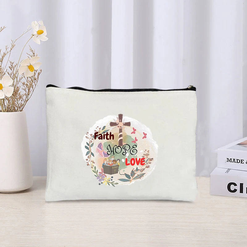 Trousse chrétienne “Appelle le Seigneur et sois sauvée” | Pochette Foi & Espérance – Makeup Bag / Organisateur chrétien