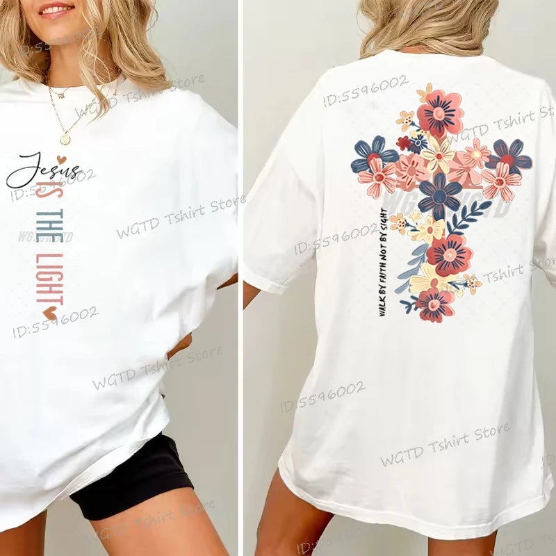 🌸Tee-shirt Chrétien Femme “Jesus Is The Light” – Croix Florale Dos – T-Shirt Biblique Inspirant – 12 Coloris