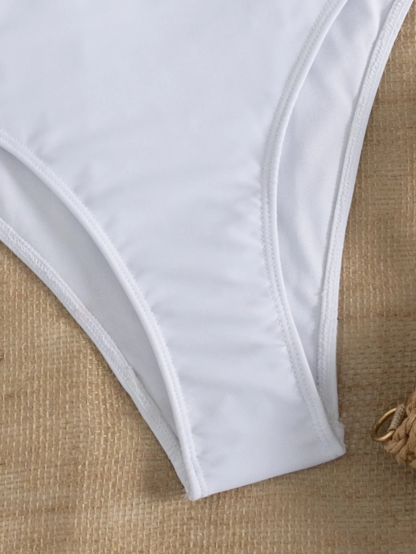 Maillot de Bain Une Pièce Blanc Col Halter Décolleté Plongeant | Hope And Light Girlz
