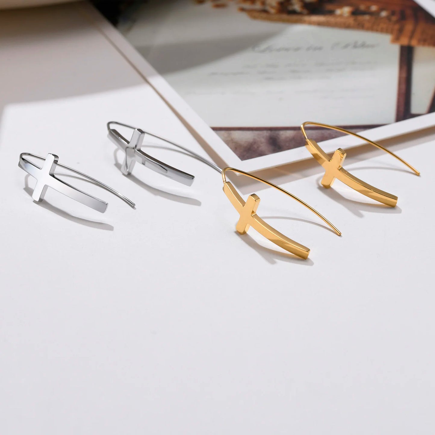 Boucles d’oreilles croix minimalistes en acier inoxydable – Foi et élégance moderne | Hope & Light Girlz
