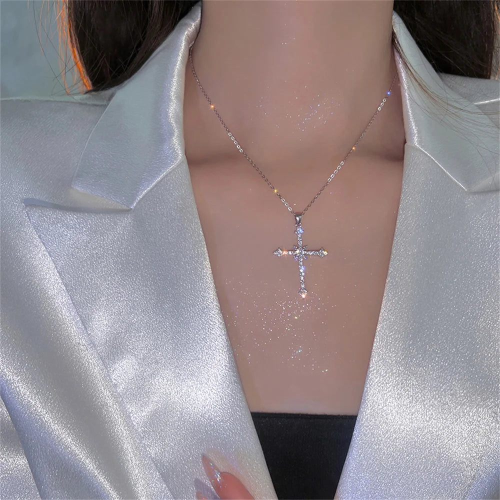 Collier Croix en Cristal – Élégance & Lumière | Bijou Spirituel Féminin Hope & Light Girlz