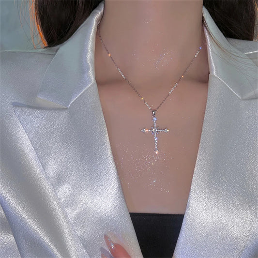 Collier Croix en Cristal – Élégance & Lumière | Bijou Spirituel Féminin Hope & Light Girlz