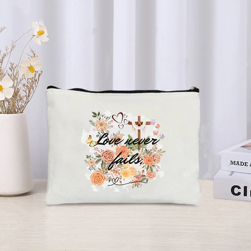 Trousse chrétienne “Appelle le Seigneur et sois sauvée” | Pochette Foi & Espérance – Makeup Bag / Organisateur chrétien
