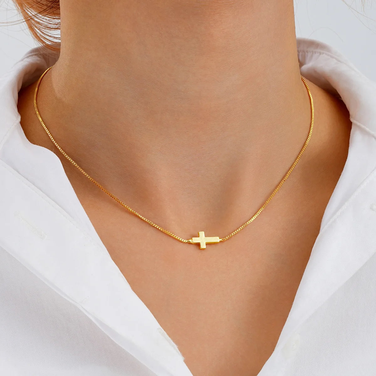 Collier Croix Fine Horizontale – Minimaliste & Élégant | Acier inoxydable doré ou argenté | Hope & Light Girlz